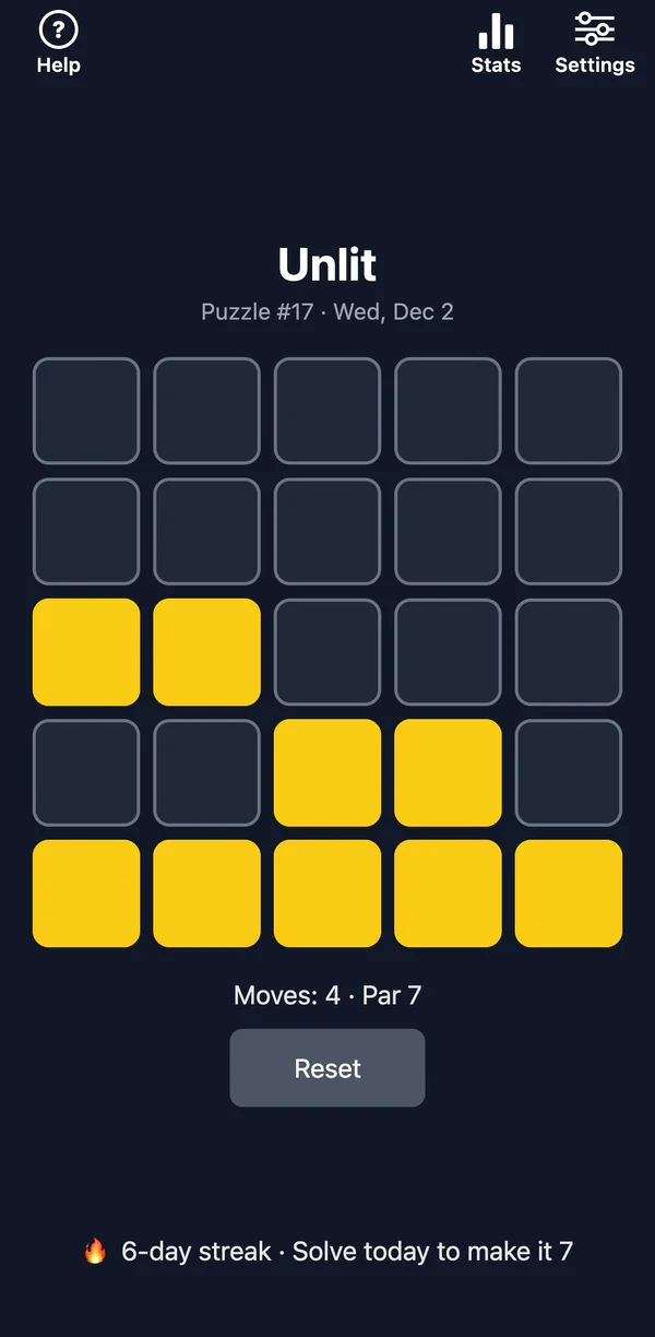 The day’s puzzle in Unlit: a five-by-five board with nine lights on, four moves in, par 7.